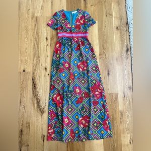 Women’s Colorful Floral Champagne & Strawberry Maxi Short Sleeve Dress